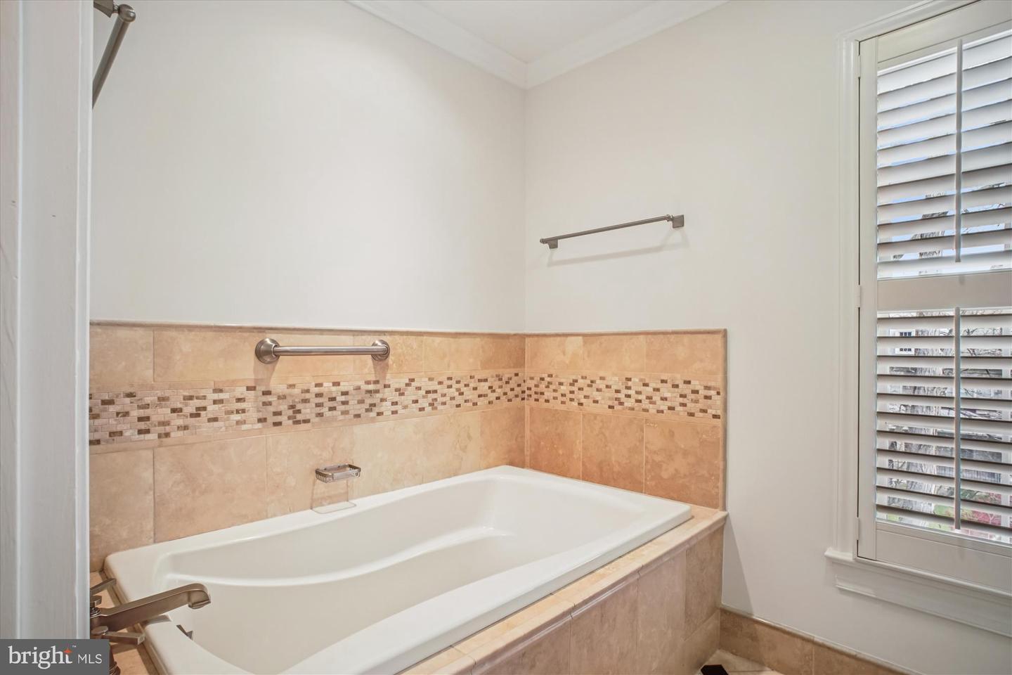 4500 35TH RD N, ARLINGTON, Virginia 22207, 4 Bedrooms Bedrooms, ,3 BathroomsBathrooms,Residential,For sale,4500 35TH RD N,VAAR2066478 MLS # VAAR2066478