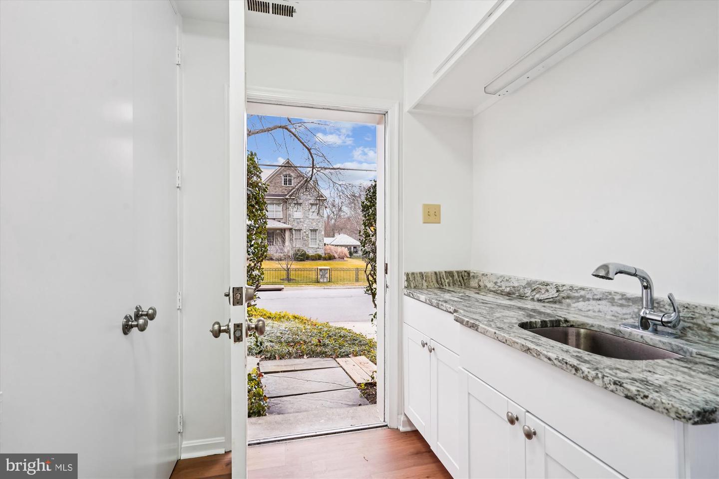 4500 35TH RD N, ARLINGTON, Virginia 22207, 4 Bedrooms Bedrooms, ,3 BathroomsBathrooms,Residential,For sale,4500 35TH RD N,VAAR2066478 MLS # VAAR2066478