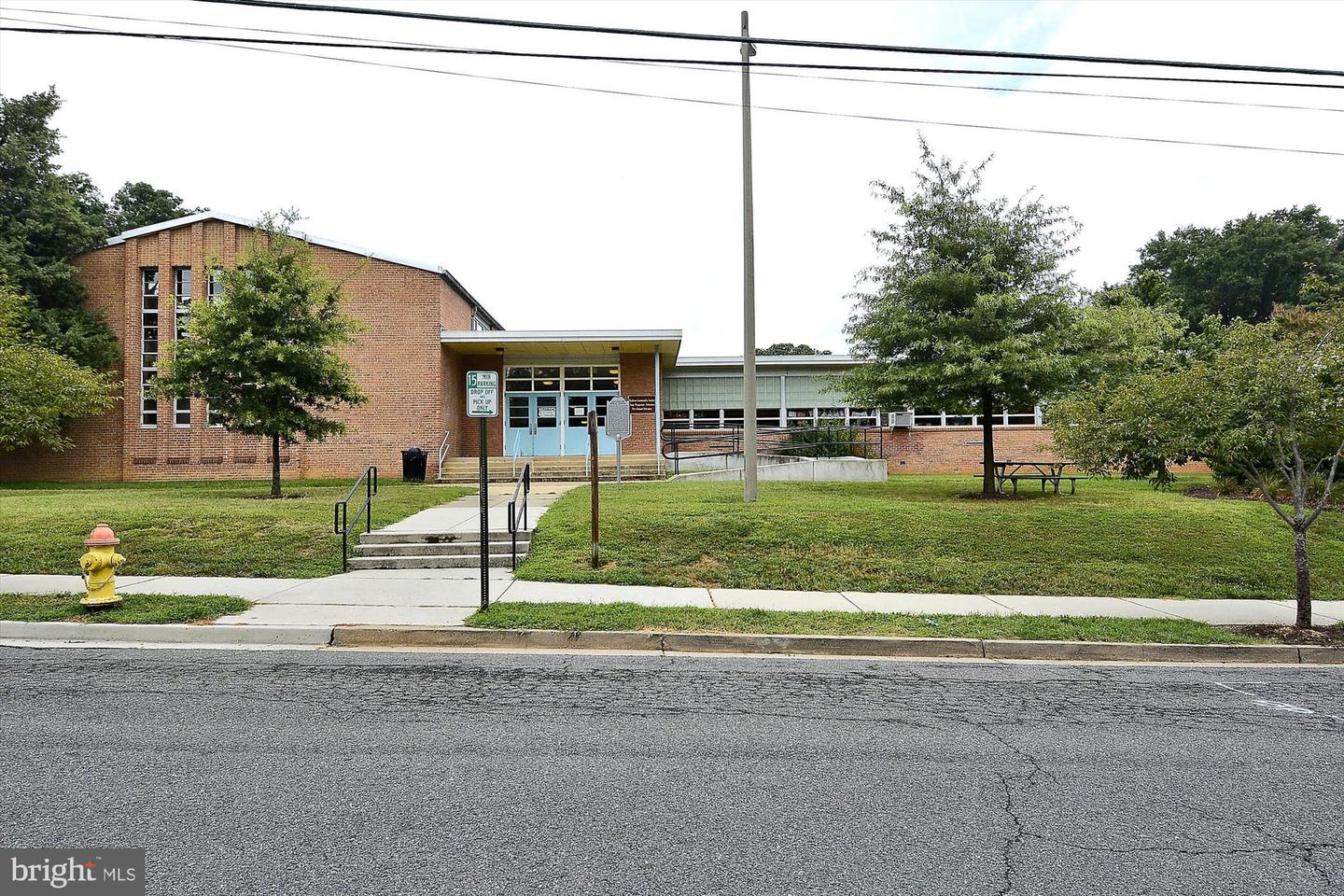 4500 35TH RD N, ARLINGTON, Virginia 22207, 4 Bedrooms Bedrooms, ,3 BathroomsBathrooms,Residential,For sale,4500 35TH RD N,VAAR2066478 MLS # VAAR2066478