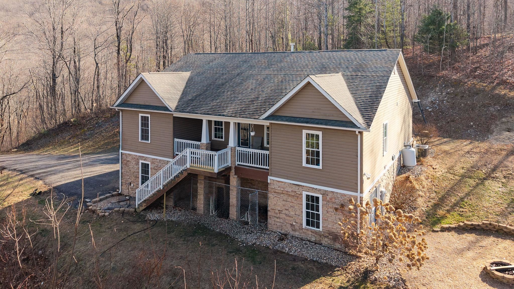 467 REEDS GAP RD, LYNDHURST, Virginia 22952, 3 Bedrooms Bedrooms, ,2 BathroomsBathrooms,Residential,467 REEDS GAP RD,672477 MLS # 672477