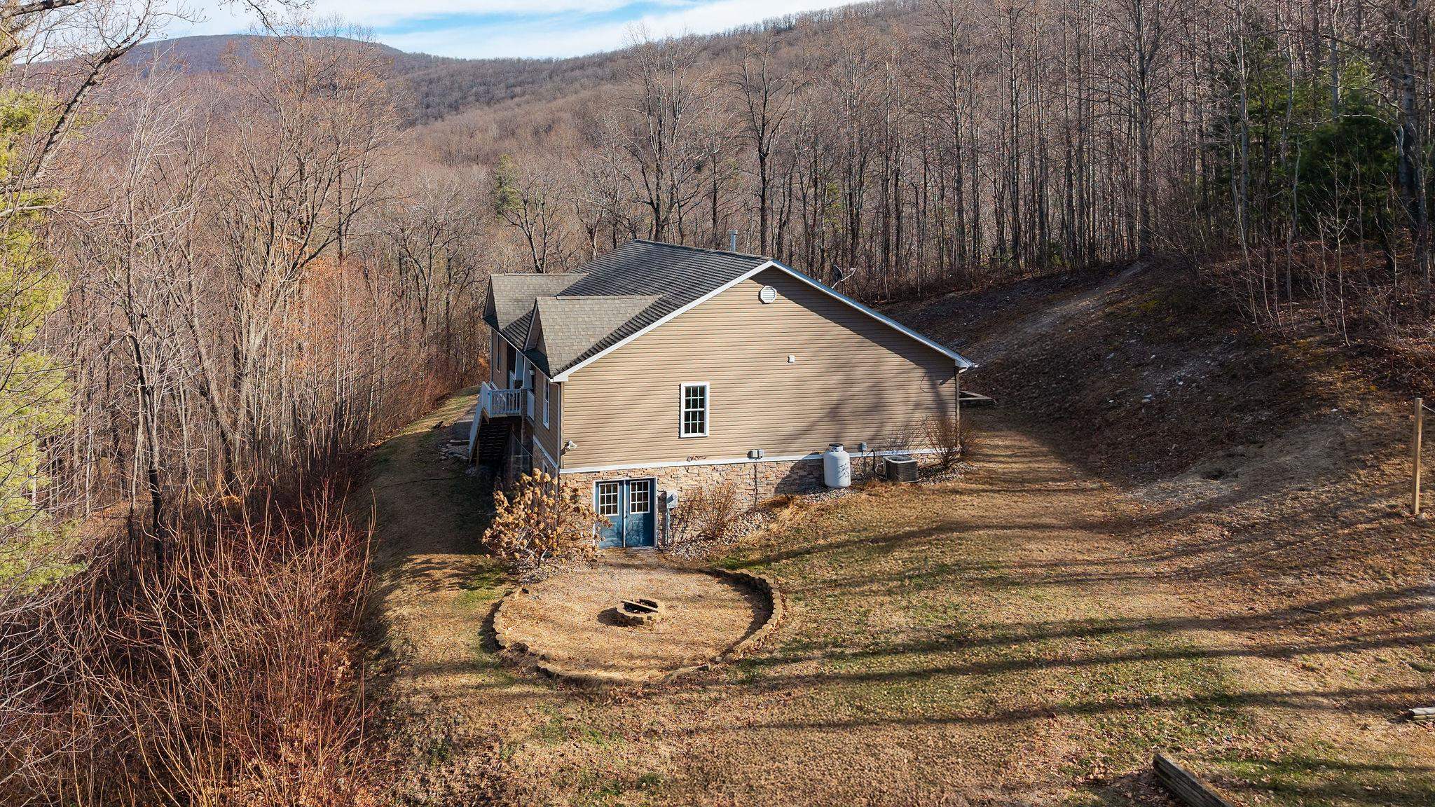 467 REEDS GAP RD, LYNDHURST, Virginia 22952, 3 Bedrooms Bedrooms, ,2 BathroomsBathrooms,Residential,467 REEDS GAP RD,672477 MLS # 672477