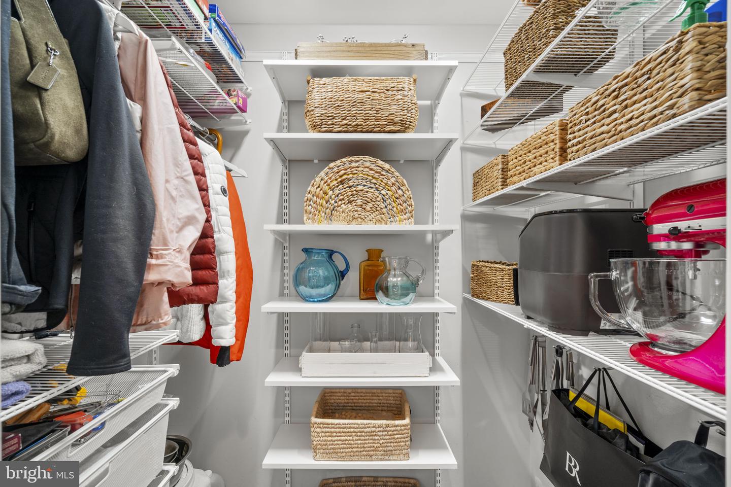 8600 VICTORIA RD, SPRINGFIELD, Virginia 22151, 4 Bedrooms Bedrooms, ,2 BathroomsBathrooms,Residential,For sale,8600 VICTORIA RD,VAFX2282118 MLS # VAFX2282118