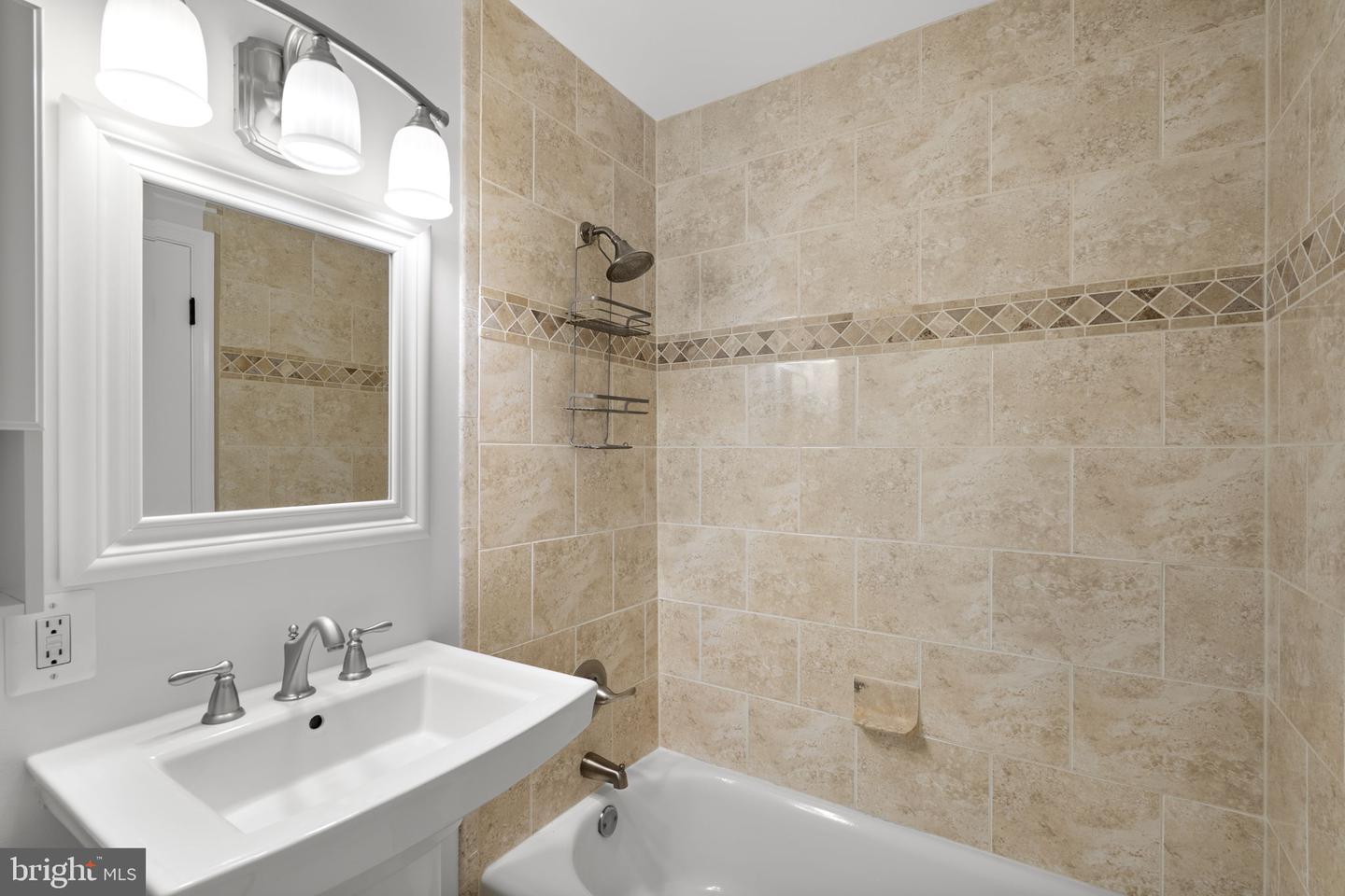 8600 VICTORIA RD, SPRINGFIELD, Virginia 22151, 4 Bedrooms Bedrooms, ,2 BathroomsBathrooms,Residential,For sale,8600 VICTORIA RD,VAFX2282118 MLS # VAFX2282118