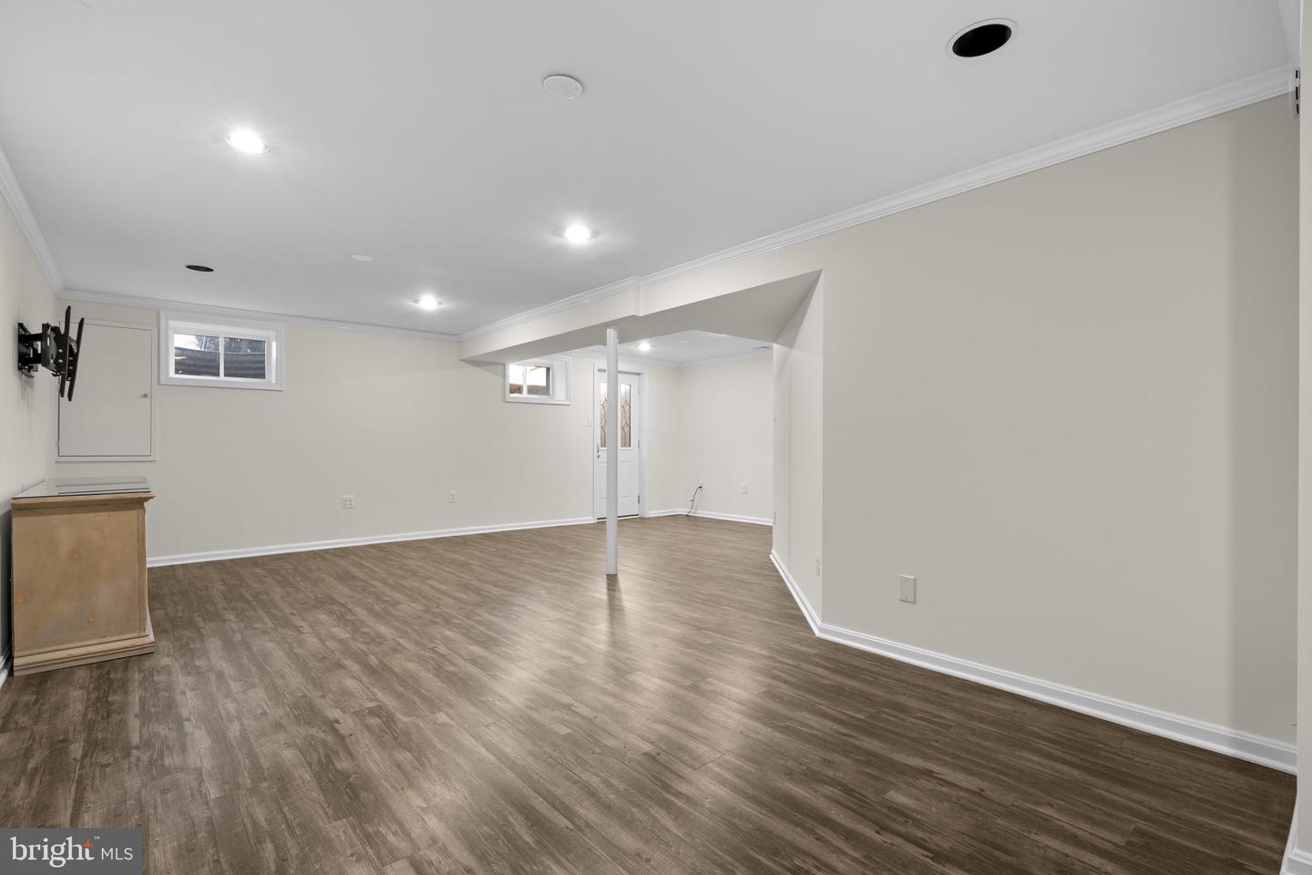 8600 VICTORIA RD, SPRINGFIELD, Virginia 22151, 4 Bedrooms Bedrooms, ,2 BathroomsBathrooms,Residential,For sale,8600 VICTORIA RD,VAFX2282118 MLS # VAFX2282118