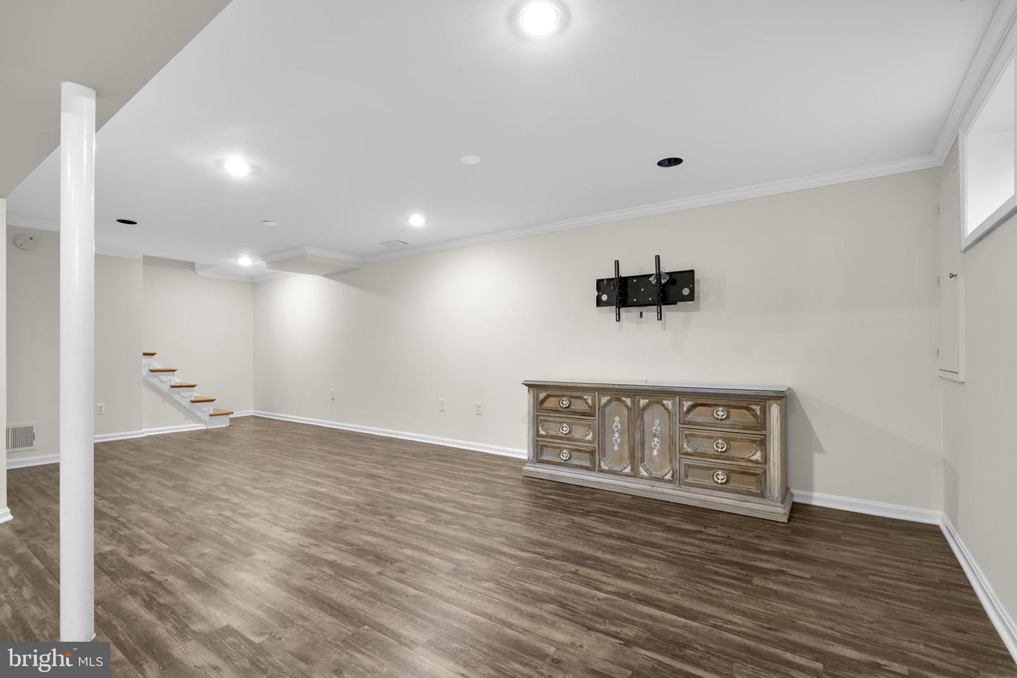 8600 VICTORIA RD, SPRINGFIELD, Virginia 22151, 4 Bedrooms Bedrooms, ,2 BathroomsBathrooms,Residential,For sale,8600 VICTORIA RD,VAFX2282118 MLS # VAFX2282118