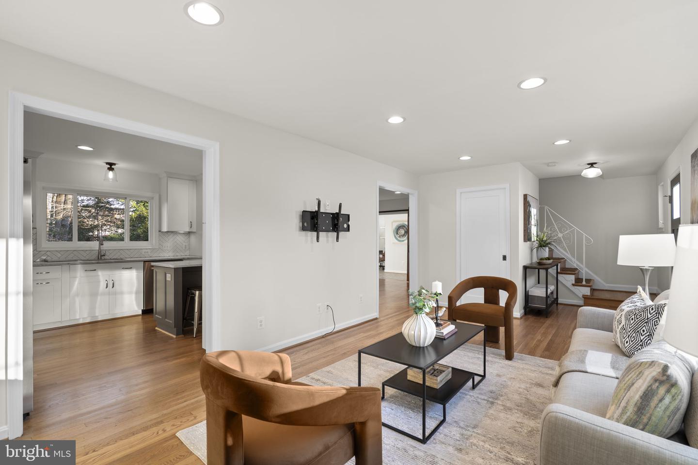 8600 VICTORIA RD, SPRINGFIELD, Virginia 22151, 4 Bedrooms Bedrooms, ,2 BathroomsBathrooms,Residential,For sale,8600 VICTORIA RD,VAFX2282118 MLS # VAFX2282118