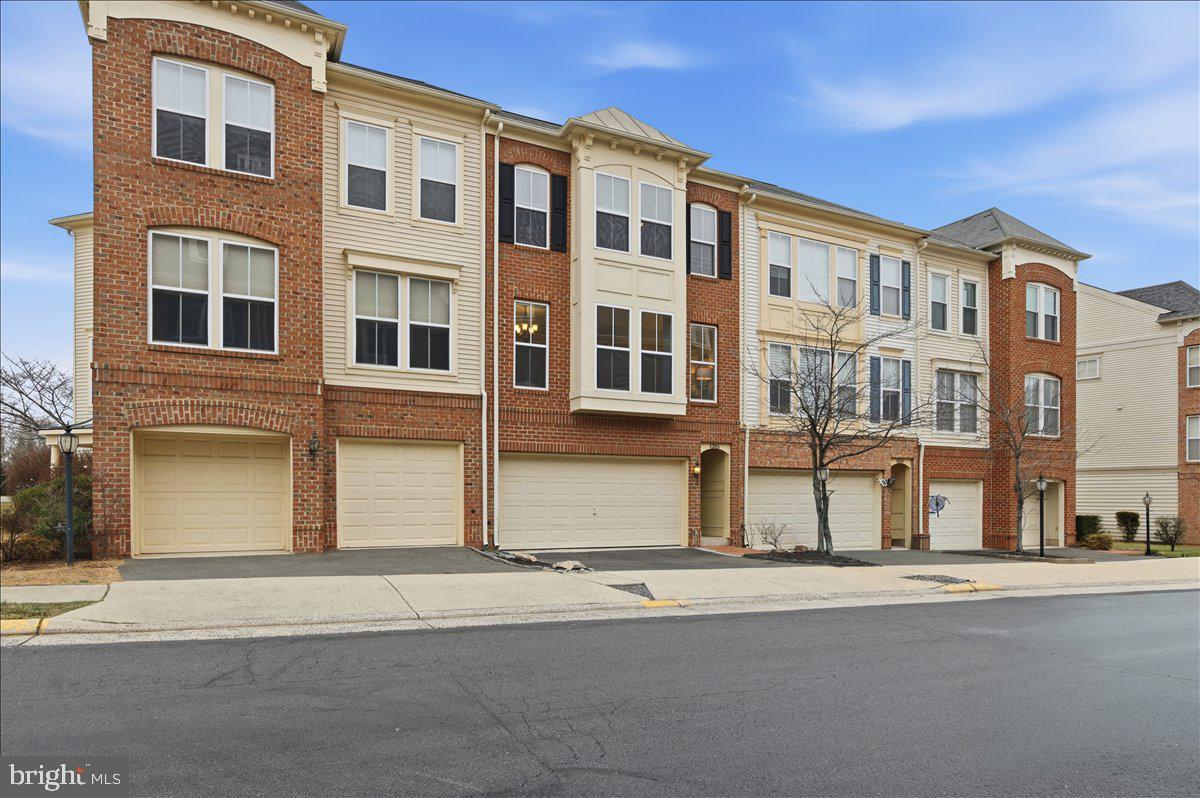 42466 REGAL WOOD, ASHBURN, Virginia 20148, 3 Bedrooms Bedrooms, ,2 BathroomsBathrooms,Residential,For sale,42466 REGAL WOOD,VALO2112292 MLS # VALO2112292