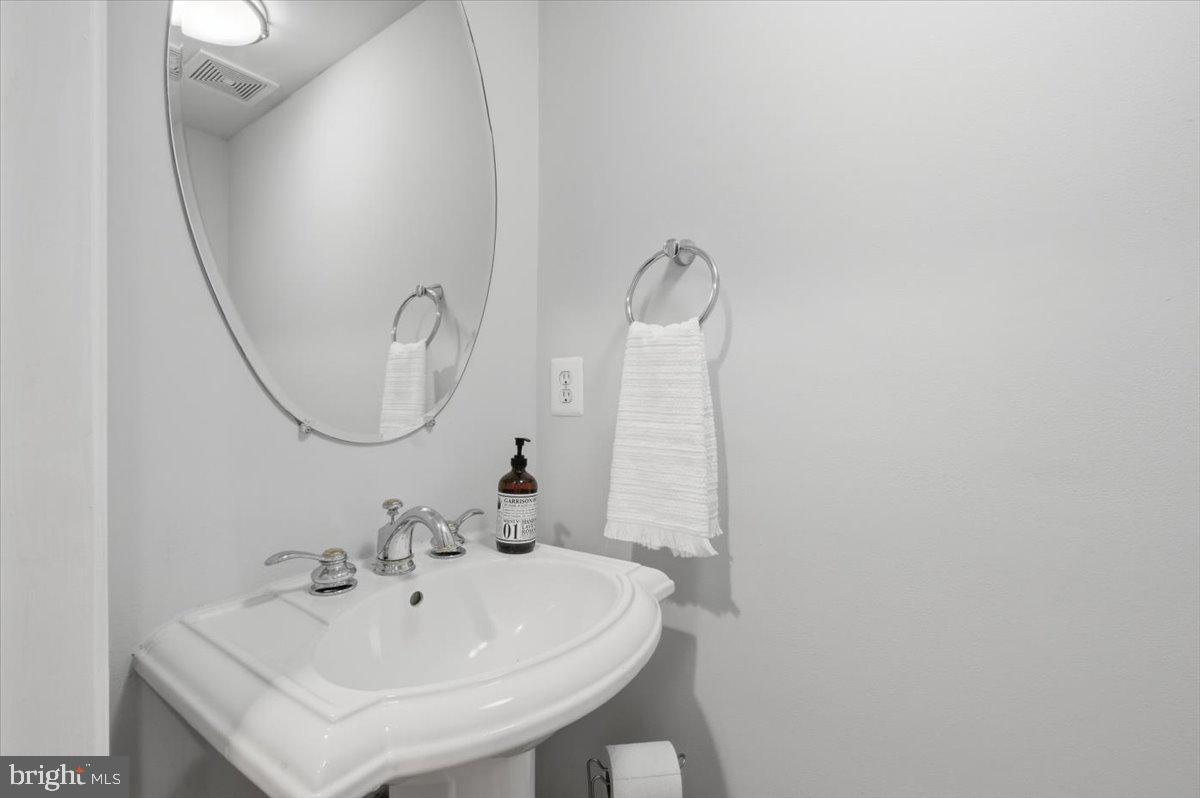 42466 REGAL WOOD, ASHBURN, Virginia 20148, 3 Bedrooms Bedrooms, ,2 BathroomsBathrooms,Residential,For sale,42466 REGAL WOOD,VALO2112292 MLS # VALO2112292