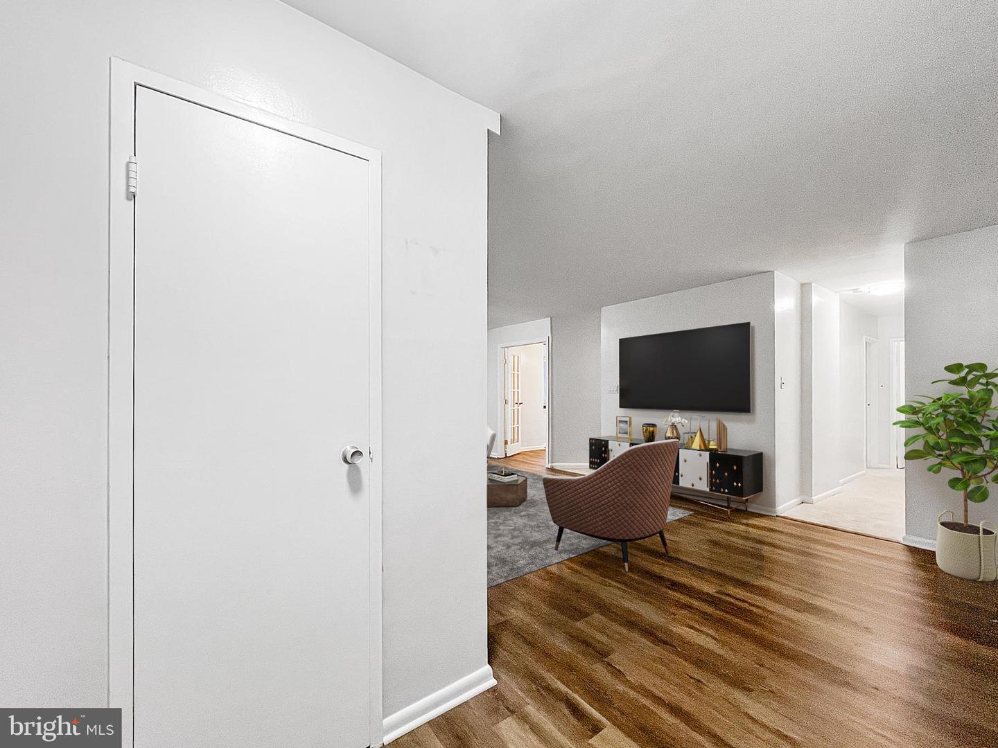 4390 LORCOM LN #512, ARLINGTON, Virginia 22207, 1 Bedroom Bedrooms, 6 Rooms Rooms,1 BathroomBathrooms,Residential,For sale,4390 LORCOM LN #512,VAAR2066862 MLS # VAAR2066862