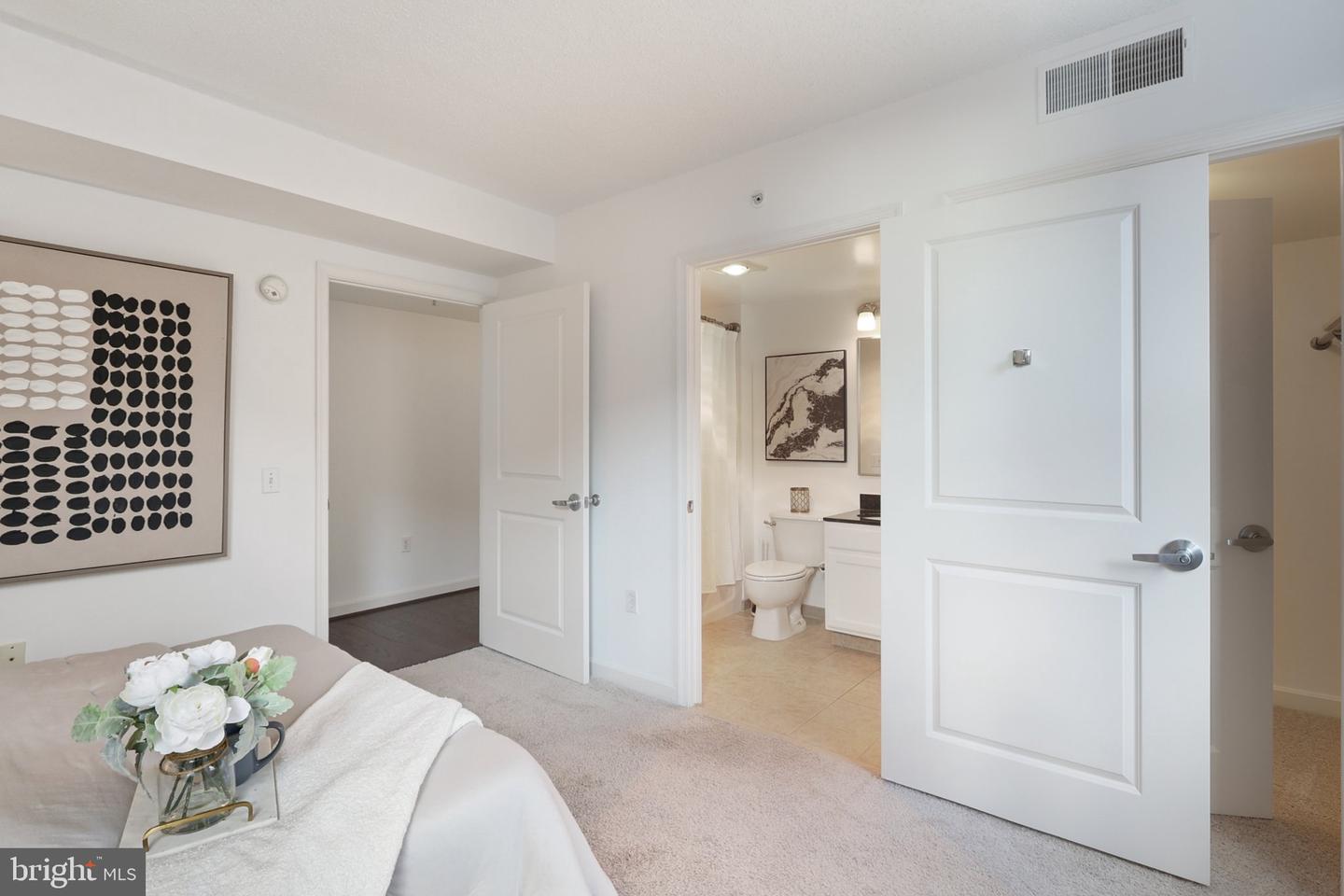 880 N POLLARD ST #705, ARLINGTON, Virginia 22203, 2 Bedrooms Bedrooms, ,2 BathroomsBathrooms,Residential,For sale,880 N POLLARD ST #705,VAAR2066916 MLS # VAAR2066916