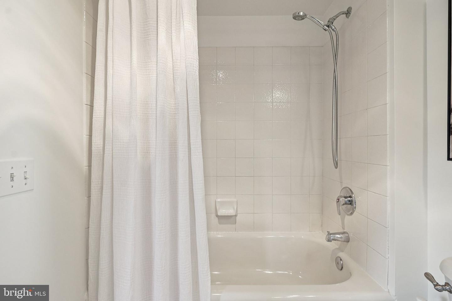 880 N POLLARD ST #705, ARLINGTON, Virginia 22203, 2 Bedrooms Bedrooms, ,2 BathroomsBathrooms,Residential,For sale,880 N POLLARD ST #705,VAAR2066916 MLS # VAAR2066916