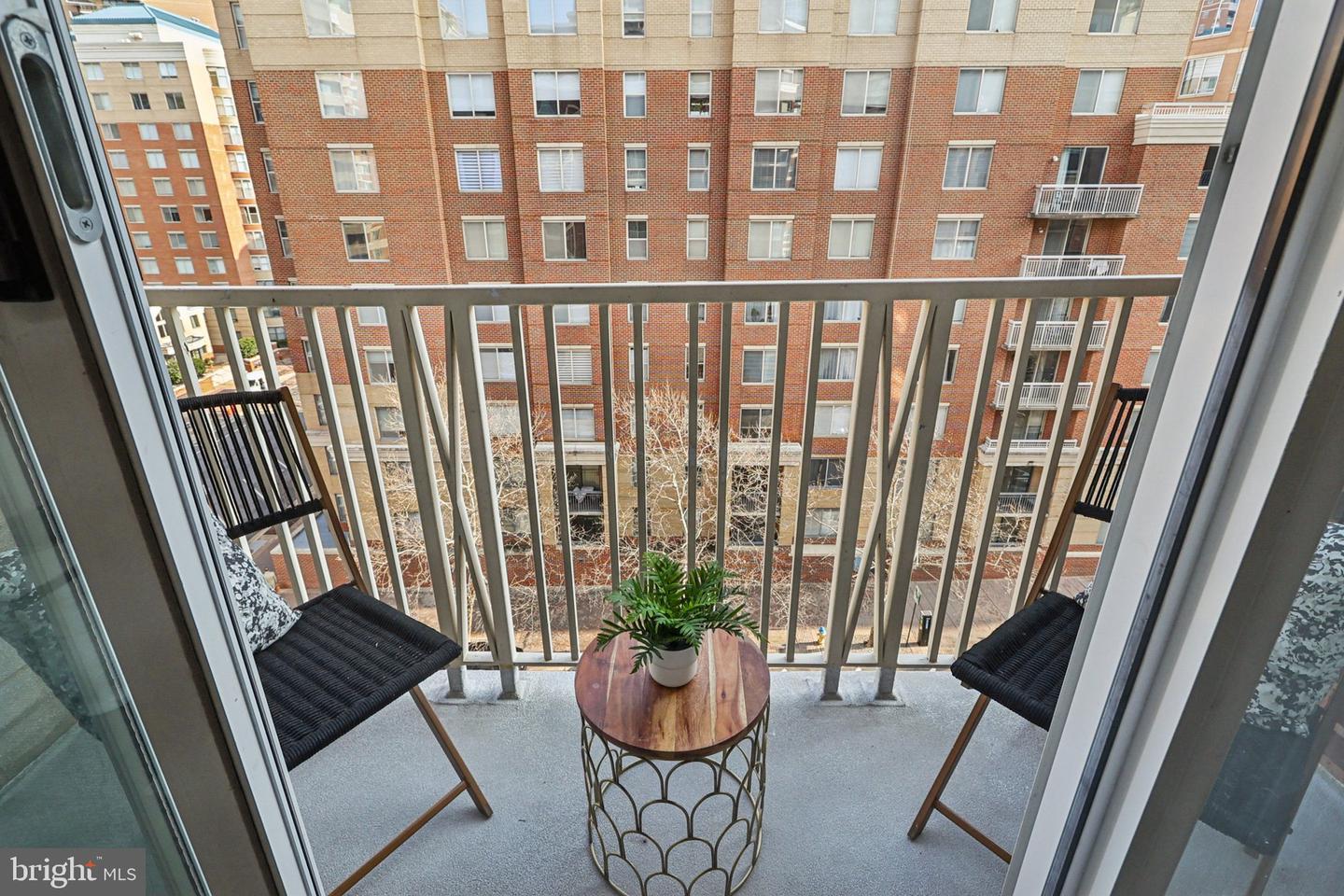 880 N POLLARD ST #705, ARLINGTON, Virginia 22203, 2 Bedrooms Bedrooms, ,2 BathroomsBathrooms,Residential,For sale,880 N POLLARD ST #705,VAAR2066916 MLS # VAAR2066916