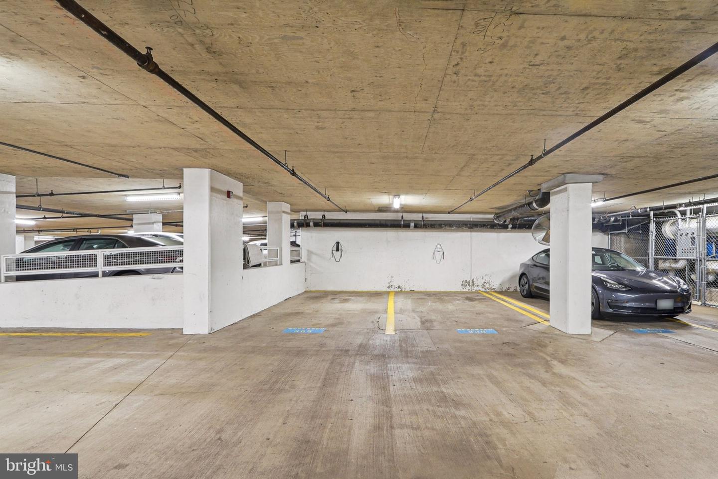 880 N POLLARD ST #705, ARLINGTON, Virginia 22203, 2 Bedrooms Bedrooms, ,2 BathroomsBathrooms,Residential,For sale,880 N POLLARD ST #705,VAAR2066916 MLS # VAAR2066916