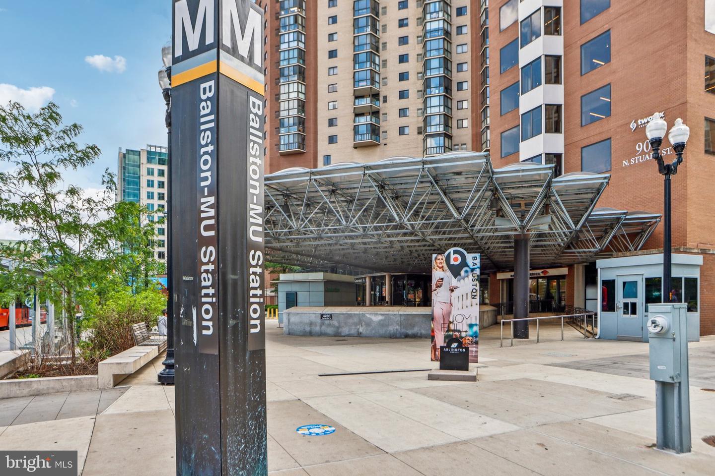 880 N POLLARD ST #705, ARLINGTON, Virginia 22203, 2 Bedrooms Bedrooms, ,2 BathroomsBathrooms,Residential,For sale,880 N POLLARD ST #705,VAAR2066916 MLS # VAAR2066916