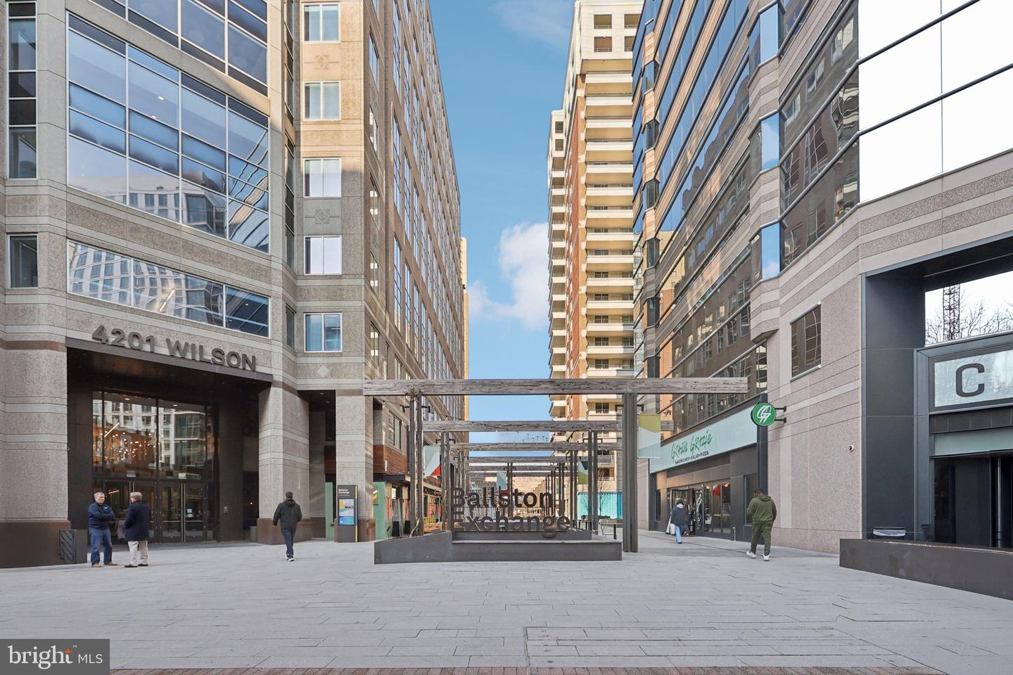 880 N POLLARD ST #705, ARLINGTON, Virginia 22203, 2 Bedrooms Bedrooms, ,2 BathroomsBathrooms,Residential,For sale,880 N POLLARD ST #705,VAAR2066916 MLS # VAAR2066916