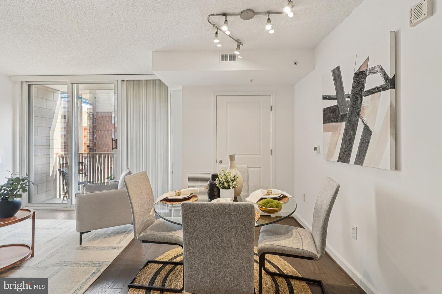 880 N POLLARD ST #705, ARLINGTON, Virginia 22203, 2 Bedrooms Bedrooms, ,2 BathroomsBathrooms,Residential,For sale,880 N POLLARD ST #705,VAAR2066916 MLS # VAAR2066916