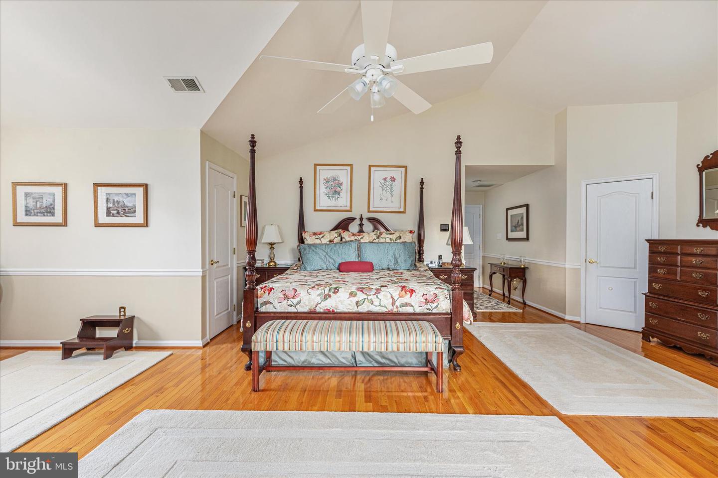 9953 CORSICA ST, VIENNA, Virginia 22181, 5 Bedrooms Bedrooms, ,3 BathroomsBathrooms,Residential,For sale,9953 CORSICA ST,VAFX2282572 MLS # VAFX2282572