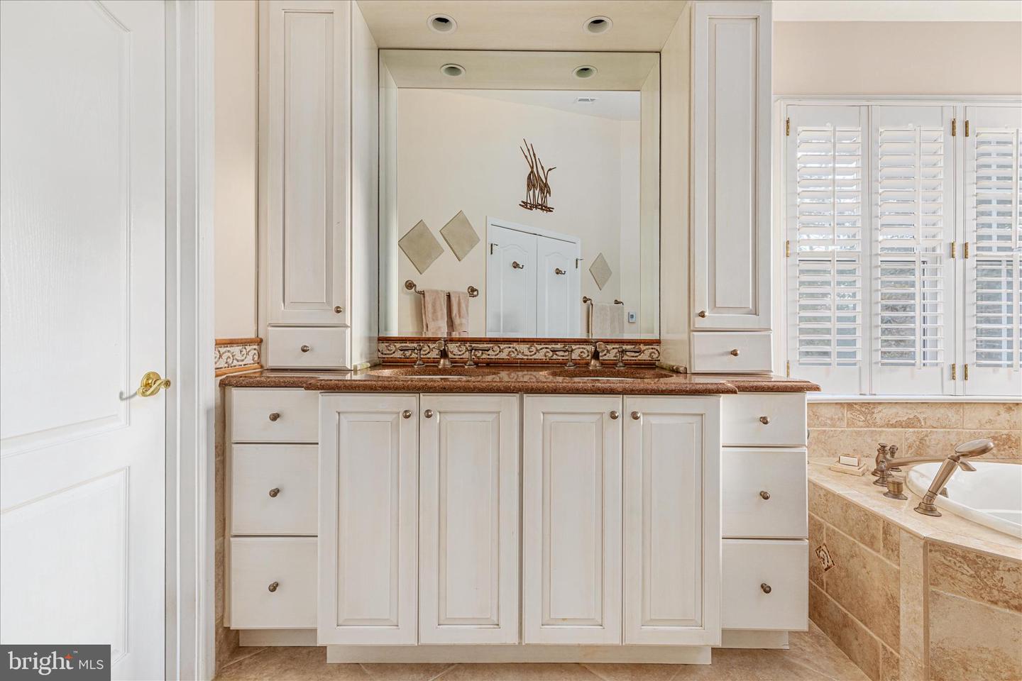 9953 CORSICA ST, VIENNA, Virginia 22181, 5 Bedrooms Bedrooms, ,3 BathroomsBathrooms,Residential,For sale,9953 CORSICA ST,VAFX2282572 MLS # VAFX2282572