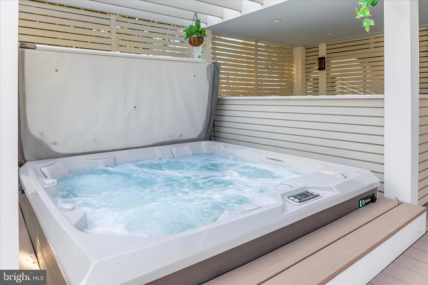 9953 CORSICA ST, VIENNA, Virginia 22181, 5 Bedrooms Bedrooms, ,3 BathroomsBathrooms,Residential,For sale,9953 CORSICA ST,VAFX2282572 MLS # VAFX2282572