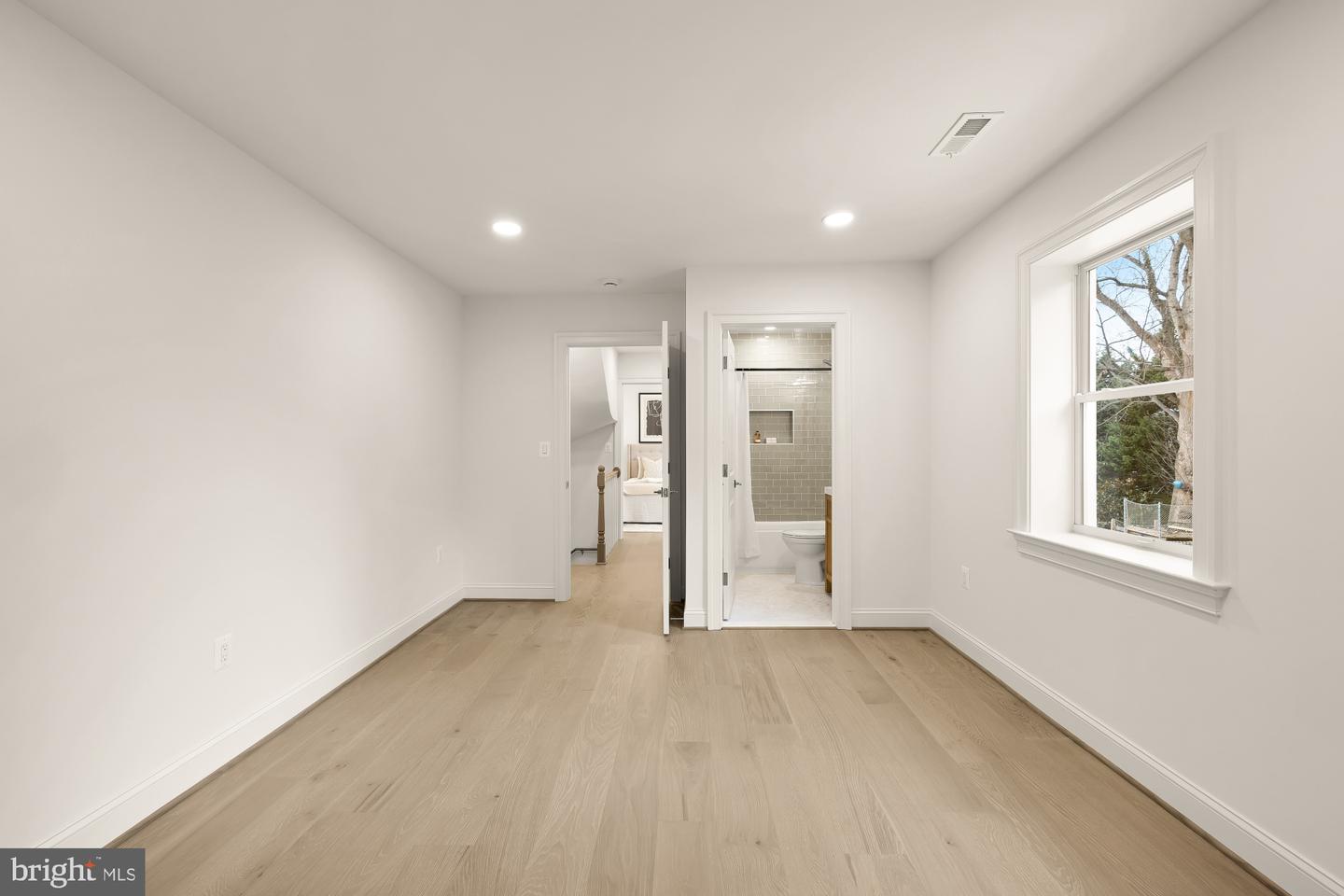 4827 SEDGWICK ST NW, WASHINGTON, District Of Columbia 20016, 6 Bedrooms Bedrooms, ,5 BathroomsBathrooms,Residential,For sale,4827 SEDGWICK ST NW,DCDC2235108 MLS # DCDC2235108