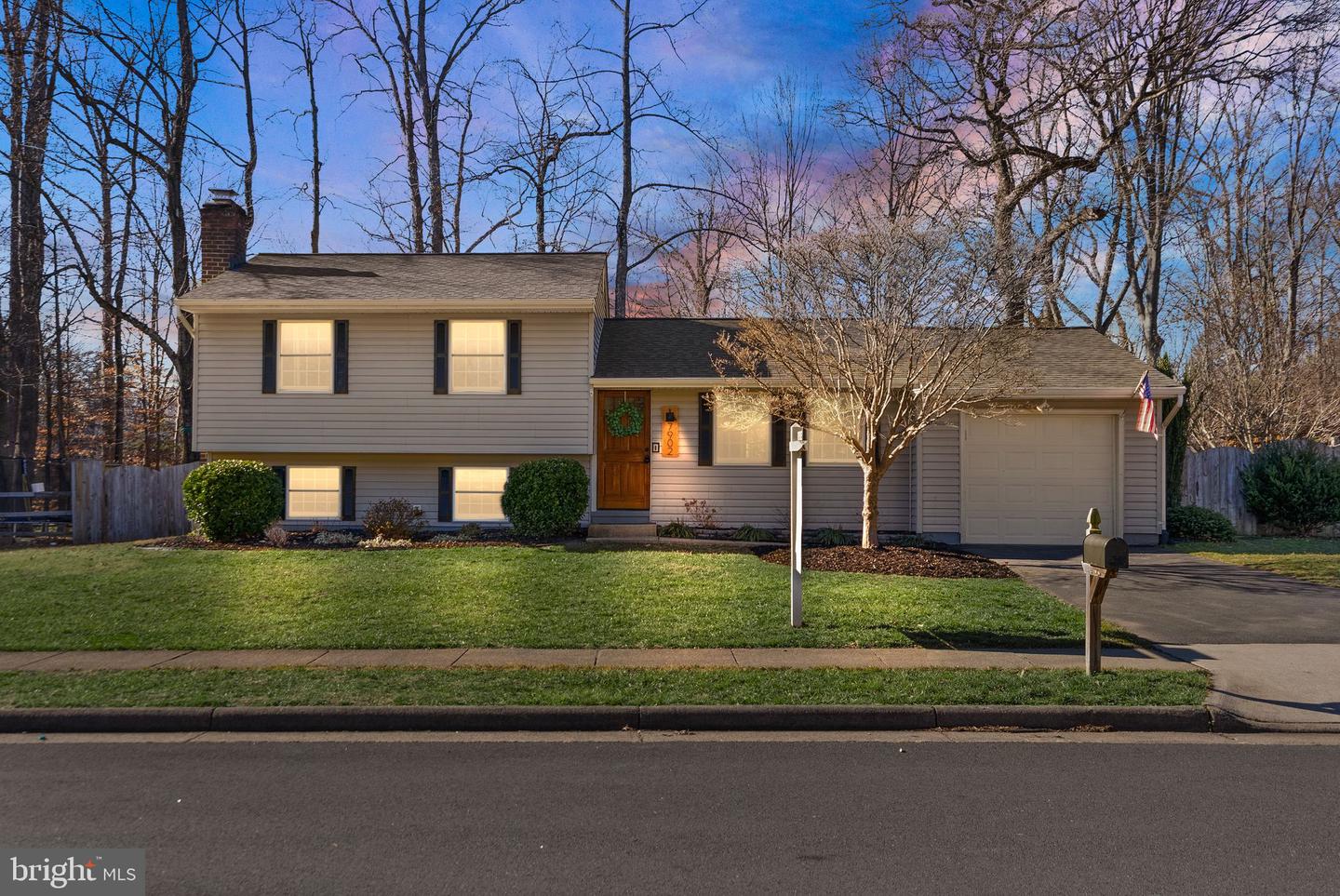 7902 CLIFF ROCK CT, SPRINGFIELD, Virginia 22153, 4 Bedrooms Bedrooms, ,2 BathroomsBathrooms,Residential,For sale,7902 CLIFF ROCK CT,VAFX2282668 MLS # VAFX2282668