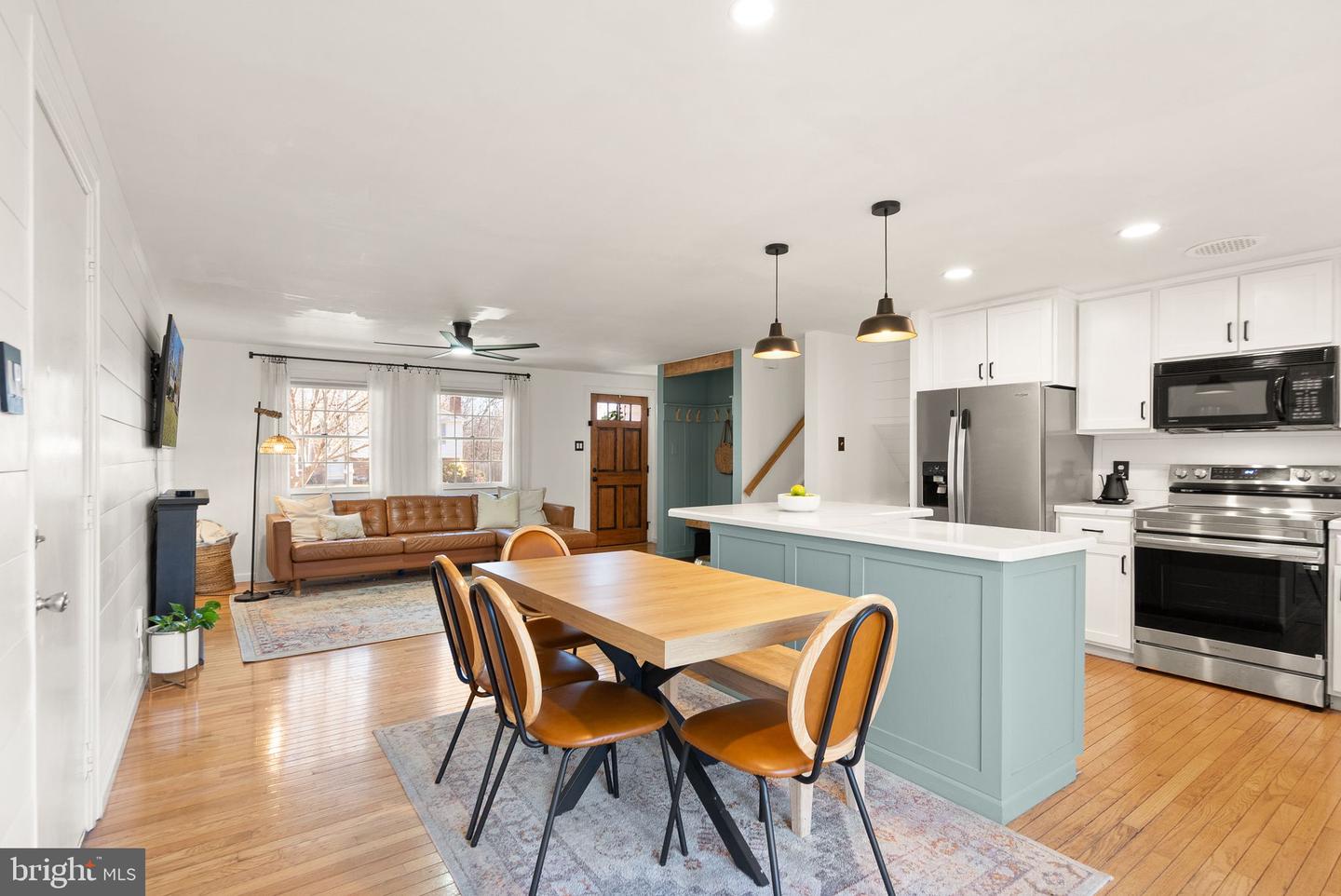 7902 CLIFF ROCK CT, SPRINGFIELD, Virginia 22153, 4 Bedrooms Bedrooms, ,2 BathroomsBathrooms,Residential,For sale,7902 CLIFF ROCK CT,VAFX2282668 MLS # VAFX2282668