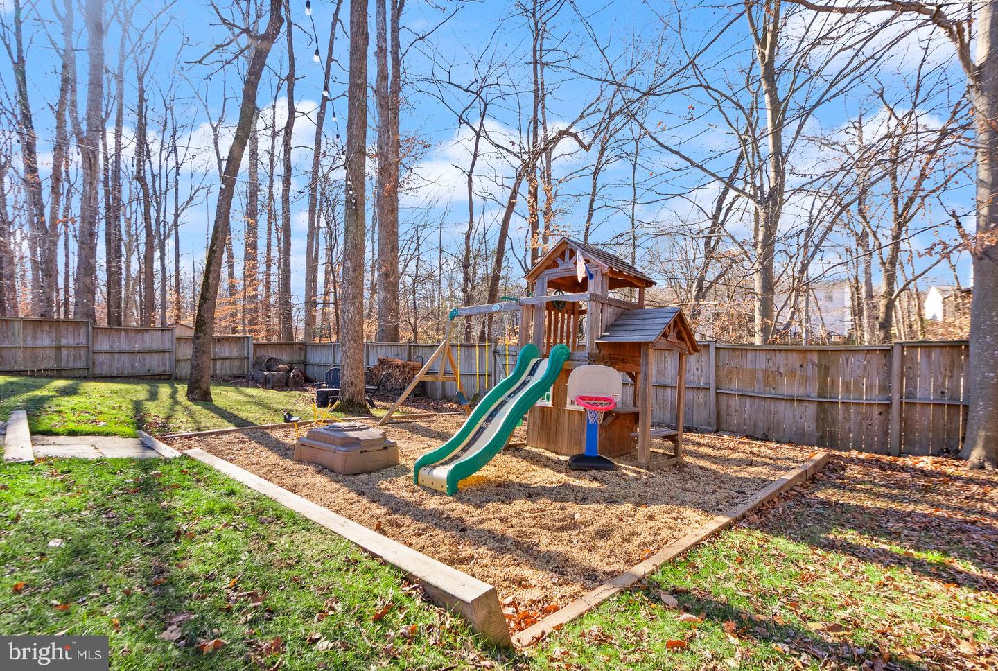 7902 CLIFF ROCK CT, SPRINGFIELD, Virginia 22153, 4 Bedrooms Bedrooms, ,2 BathroomsBathrooms,Residential,For sale,7902 CLIFF ROCK CT,VAFX2282668 MLS # VAFX2282668