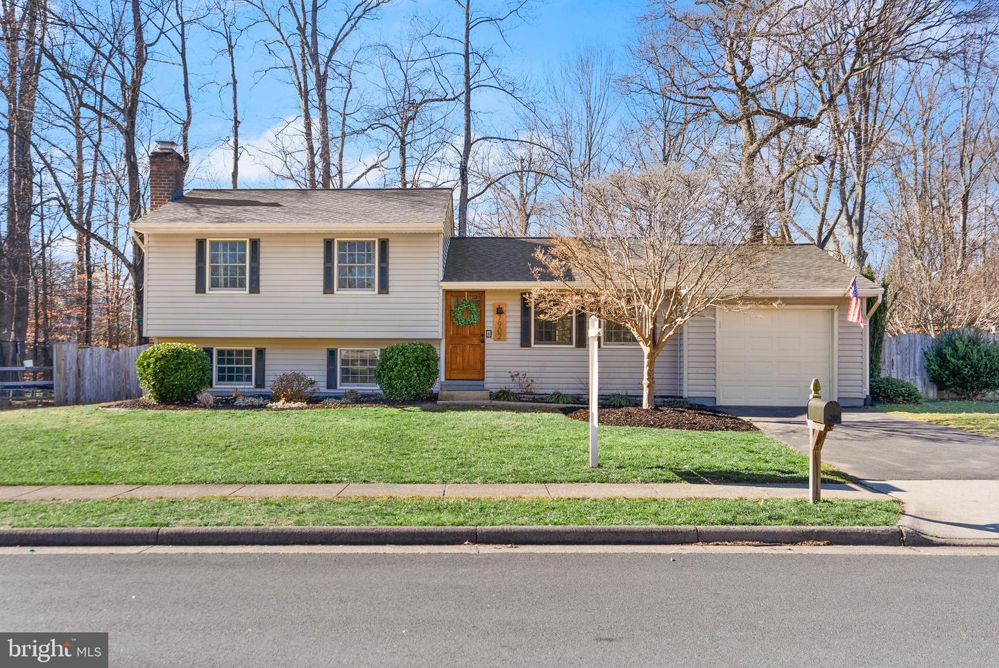 7902 CLIFF ROCK CT, SPRINGFIELD, Virginia 22153, 4 Bedrooms Bedrooms, ,2 BathroomsBathrooms,Residential,For sale,7902 CLIFF ROCK CT,VAFX2282668 MLS # VAFX2282668