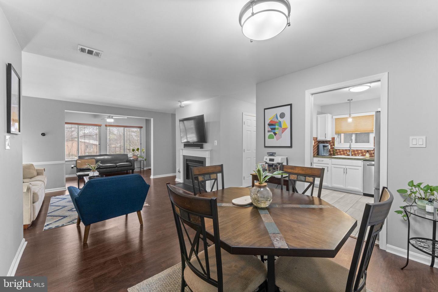 2806 LEE OAKS PL #202, FALLS CHURCH, Virginia 22046, 2 Bedrooms Bedrooms, 7 Rooms Rooms,2 BathroomsBathrooms,Residential,For sale,2806 LEE OAKS PL #202,VAFX2282678 MLS # VAFX2282678 2806 LEE OAKS PL #202, FALLS CHURCH, Virginia 22046, 2 Bedrooms Bedrooms, 7 Rooms Rooms,2 BathroomsBathrooms,Residential,For sale,2806 LEE OAKS PL #202,VAFX2282678 MLS # VAFX2282678