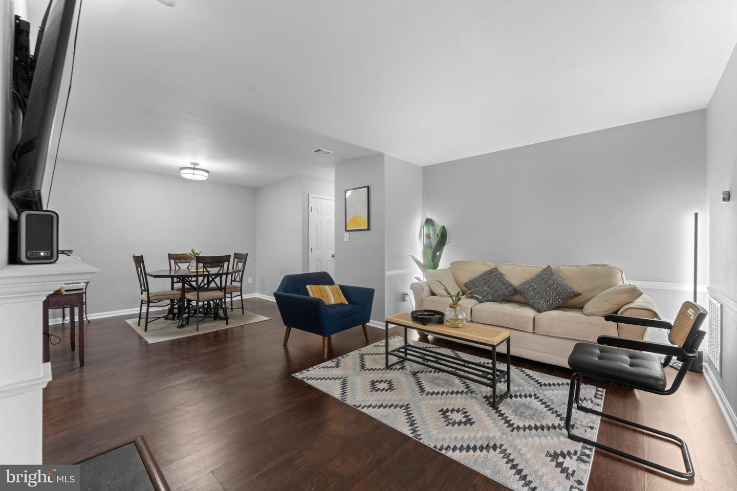 2806 LEE OAKS PL #202, FALLS CHURCH, Virginia 22046, 2 Bedrooms Bedrooms, 7 Rooms Rooms,2 BathroomsBathrooms,Residential,For sale,2806 LEE OAKS PL #202,VAFX2282678 MLS # VAFX2282678 2806 LEE OAKS PL #202, FALLS CHURCH, Virginia 22046, 2 Bedrooms Bedrooms, 7 Rooms Rooms,2 BathroomsBathrooms,Residential,For sale,2806 LEE OAKS PL #202,VAFX2282678 MLS # VAFX2282678