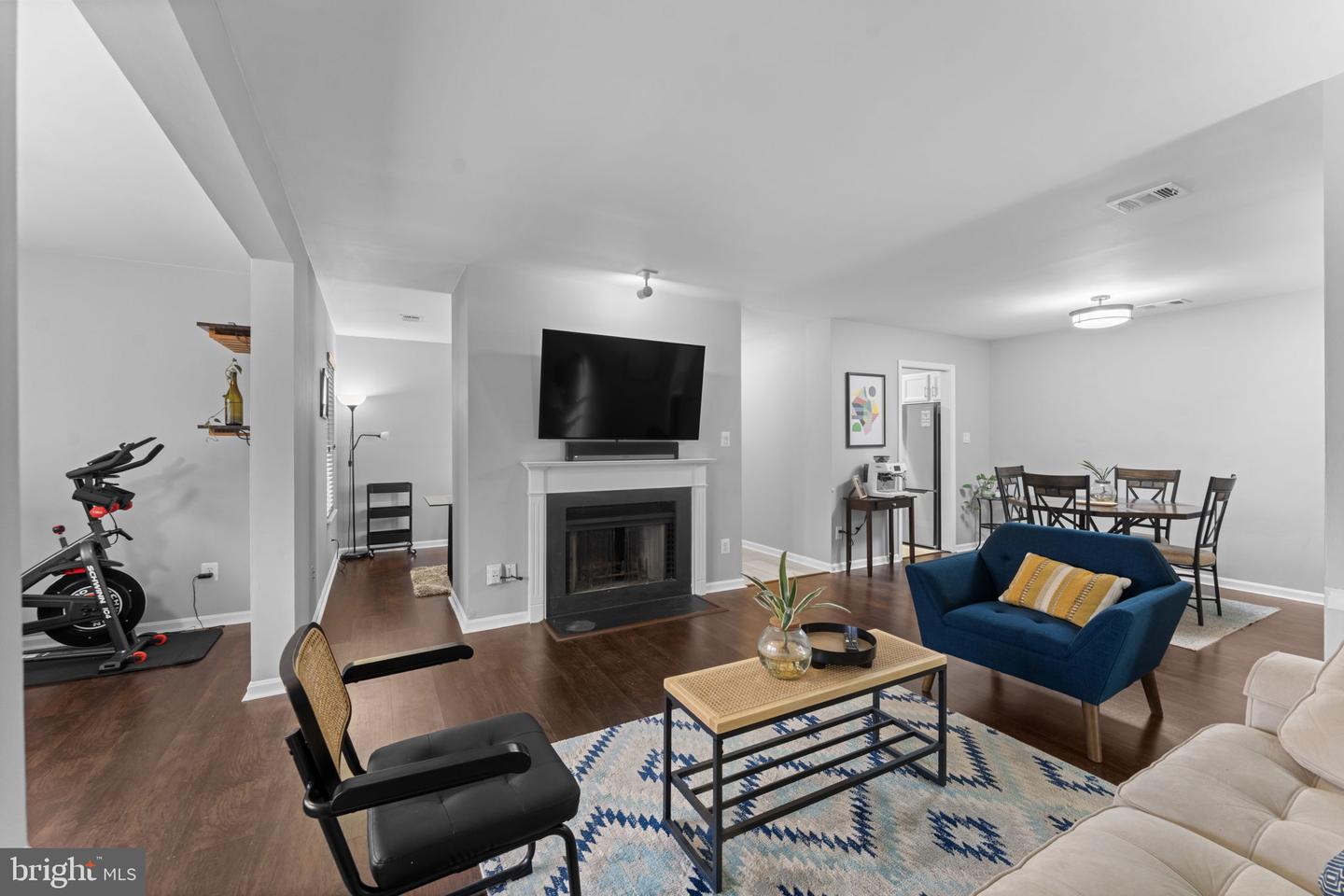 2806 LEE OAKS PL #202, FALLS CHURCH, Virginia 22046, 2 Bedrooms Bedrooms, 7 Rooms Rooms,2 BathroomsBathrooms,Residential,For sale,2806 LEE OAKS PL #202,VAFX2282678 MLS # VAFX2282678 2806 LEE OAKS PL #202, FALLS CHURCH, Virginia 22046, 2 Bedrooms Bedrooms, 7 Rooms Rooms,2 BathroomsBathrooms,Residential,For sale,2806 LEE OAKS PL #202,VAFX2282678 MLS # VAFX2282678