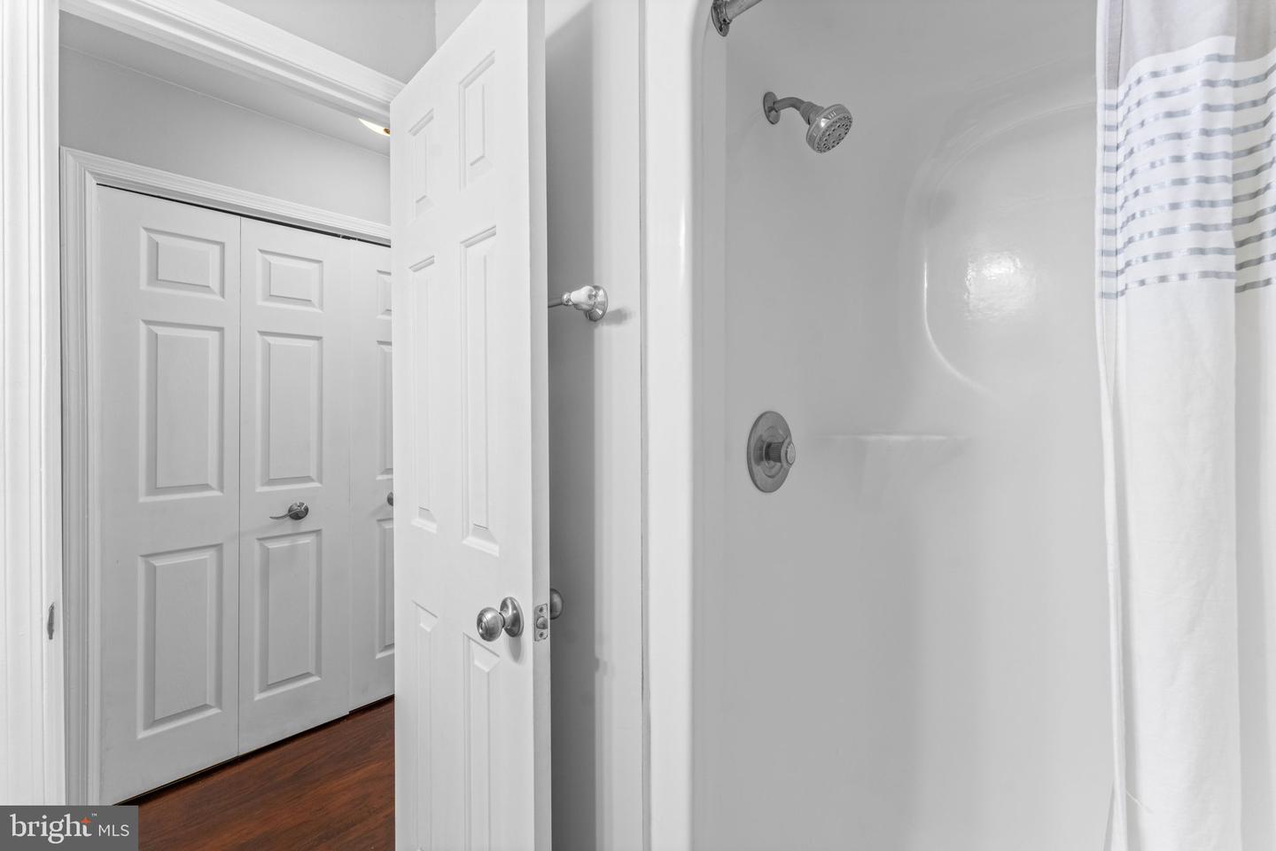 2806 LEE OAKS PL #202, FALLS CHURCH, Virginia 22046, 2 Bedrooms Bedrooms, 7 Rooms Rooms,2 BathroomsBathrooms,Residential,For sale,2806 LEE OAKS PL #202,VAFX2282678 MLS # VAFX2282678 2806 LEE OAKS PL #202, FALLS CHURCH, Virginia 22046, 2 Bedrooms Bedrooms, 7 Rooms Rooms,2 BathroomsBathrooms,Residential,For sale,2806 LEE OAKS PL #202,VAFX2282678 MLS # VAFX2282678