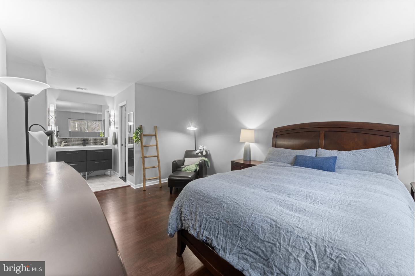 2806 LEE OAKS PL #202, FALLS CHURCH, Virginia 22046, 2 Bedrooms Bedrooms, 7 Rooms Rooms,2 BathroomsBathrooms,Residential,For sale,2806 LEE OAKS PL #202,VAFX2282678 MLS # VAFX2282678 2806 LEE OAKS PL #202, FALLS CHURCH, Virginia 22046, 2 Bedrooms Bedrooms, 7 Rooms Rooms,2 BathroomsBathrooms,Residential,For sale,2806 LEE OAKS PL #202,VAFX2282678 MLS # VAFX2282678