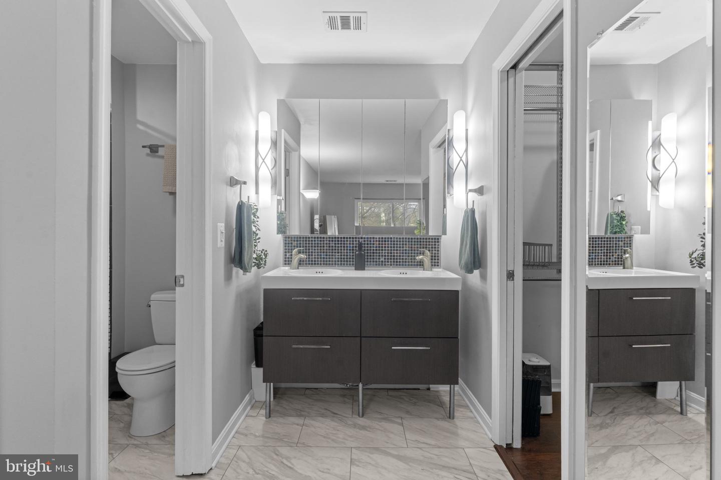 2806 LEE OAKS PL #202, FALLS CHURCH, Virginia 22046, 2 Bedrooms Bedrooms, 7 Rooms Rooms,2 BathroomsBathrooms,Residential,For sale,2806 LEE OAKS PL #202,VAFX2282678 MLS # VAFX2282678 2806 LEE OAKS PL #202, FALLS CHURCH, Virginia 22046, 2 Bedrooms Bedrooms, 7 Rooms Rooms,2 BathroomsBathrooms,Residential,For sale,2806 LEE OAKS PL #202,VAFX2282678 MLS # VAFX2282678