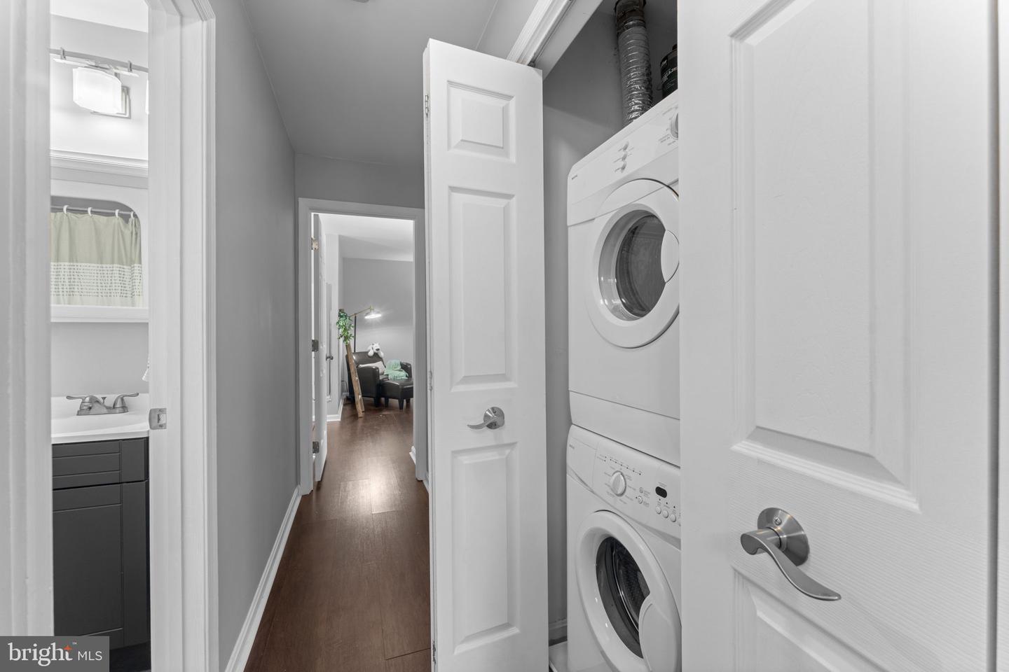 2806 LEE OAKS PL #202, FALLS CHURCH, Virginia 22046, 2 Bedrooms Bedrooms, 7 Rooms Rooms,2 BathroomsBathrooms,Residential,For sale,2806 LEE OAKS PL #202,VAFX2282678 MLS # VAFX2282678 2806 LEE OAKS PL #202, FALLS CHURCH, Virginia 22046, 2 Bedrooms Bedrooms, 7 Rooms Rooms,2 BathroomsBathrooms,Residential,For sale,2806 LEE OAKS PL #202,VAFX2282678 MLS # VAFX2282678