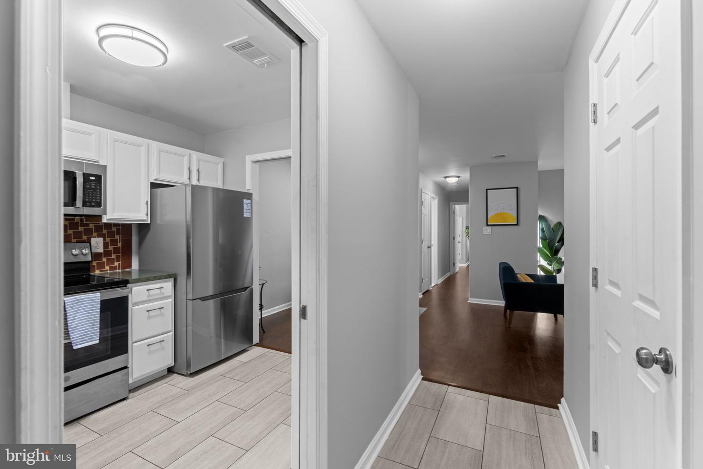 2806 LEE OAKS PL #202, FALLS CHURCH, Virginia 22046, 2 Bedrooms Bedrooms, 7 Rooms Rooms,2 BathroomsBathrooms,Residential,For sale,2806 LEE OAKS PL #202,VAFX2282678 MLS # VAFX2282678 2806 LEE OAKS PL #202, FALLS CHURCH, Virginia 22046, 2 Bedrooms Bedrooms, 7 Rooms Rooms,2 BathroomsBathrooms,Residential,For sale,2806 LEE OAKS PL #202,VAFX2282678 MLS # VAFX2282678