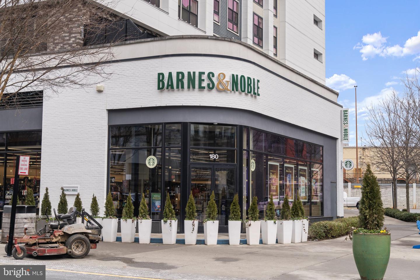 2806 LEE OAKS PL #202, FALLS CHURCH, Virginia 22046, 2 Bedrooms Bedrooms, 7 Rooms Rooms,2 BathroomsBathrooms,Residential,For sale,2806 LEE OAKS PL #202,VAFX2282678 MLS # VAFX2282678 2806 LEE OAKS PL #202, FALLS CHURCH, Virginia 22046, 2 Bedrooms Bedrooms, 7 Rooms Rooms,2 BathroomsBathrooms,Residential,For sale,2806 LEE OAKS PL #202,VAFX2282678 MLS # VAFX2282678