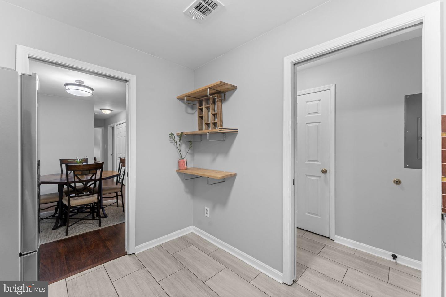 2806 LEE OAKS PL #202, FALLS CHURCH, Virginia 22046, 2 Bedrooms Bedrooms, 7 Rooms Rooms,2 BathroomsBathrooms,Residential,For sale,2806 LEE OAKS PL #202,VAFX2282678 MLS # VAFX2282678 2806 LEE OAKS PL #202, FALLS CHURCH, Virginia 22046, 2 Bedrooms Bedrooms, 7 Rooms Rooms,2 BathroomsBathrooms,Residential,For sale,2806 LEE OAKS PL #202,VAFX2282678 MLS # VAFX2282678