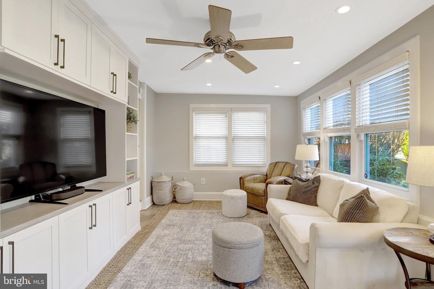 515 JANNEYS LN, ALEXANDRIA, Virginia 22302, 4 Bedrooms Bedrooms, ,2 BathroomsBathrooms,Residential,For sale,515 JANNEYS LN,VAAX2052490 MLS # VAAX2052490