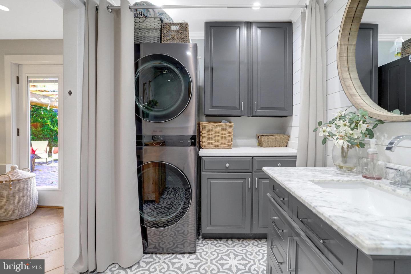 515 JANNEYS LN, ALEXANDRIA, Virginia 22302, 4 Bedrooms Bedrooms, ,2 BathroomsBathrooms,Residential,For sale,515 JANNEYS LN,VAAX2052490 MLS # VAAX2052490