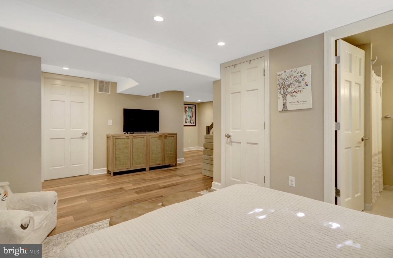 515 JANNEYS LN, ALEXANDRIA, Virginia 22302, 4 Bedrooms Bedrooms, ,2 BathroomsBathrooms,Residential,For sale,515 JANNEYS LN,VAAX2052490 MLS # VAAX2052490