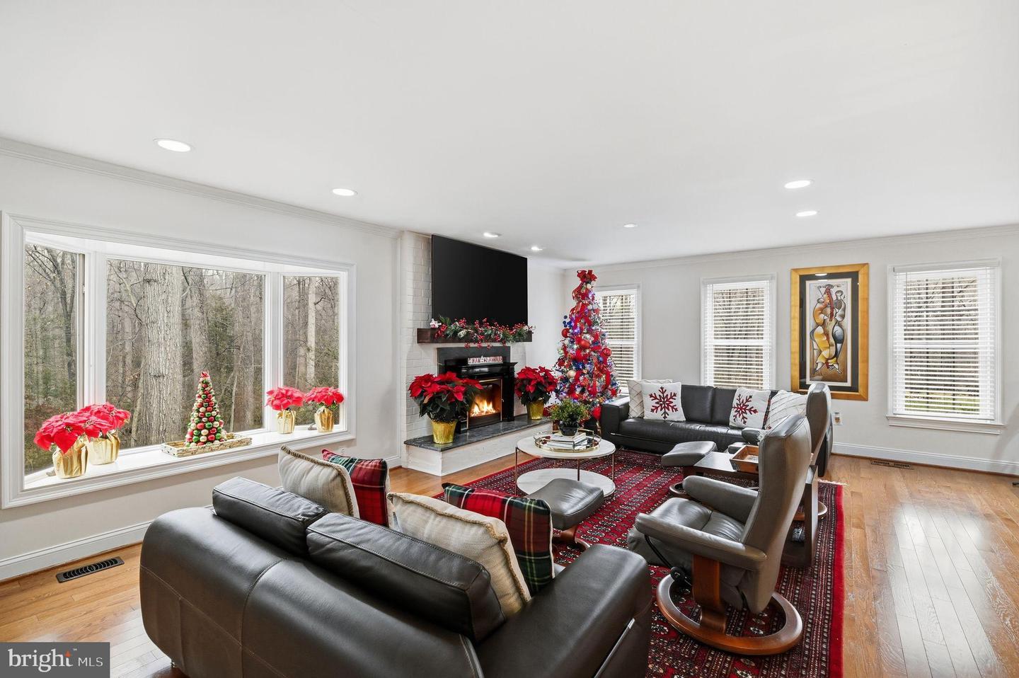 11728 STUART MILL RD, OAKTON, Virginia 22124, 5 Bedrooms Bedrooms, 12 Rooms Rooms,3 BathroomsBathrooms,Residential,For sale,11728 STUART MILL RD,VAFX2282934 MLS # VAFX2282934