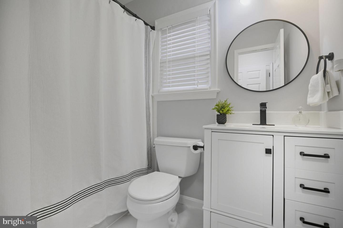 11728 STUART MILL RD, OAKTON, Virginia 22124, 5 Bedrooms Bedrooms, 12 Rooms Rooms,3 BathroomsBathrooms,Residential,For sale,11728 STUART MILL RD,VAFX2282934 MLS # VAFX2282934