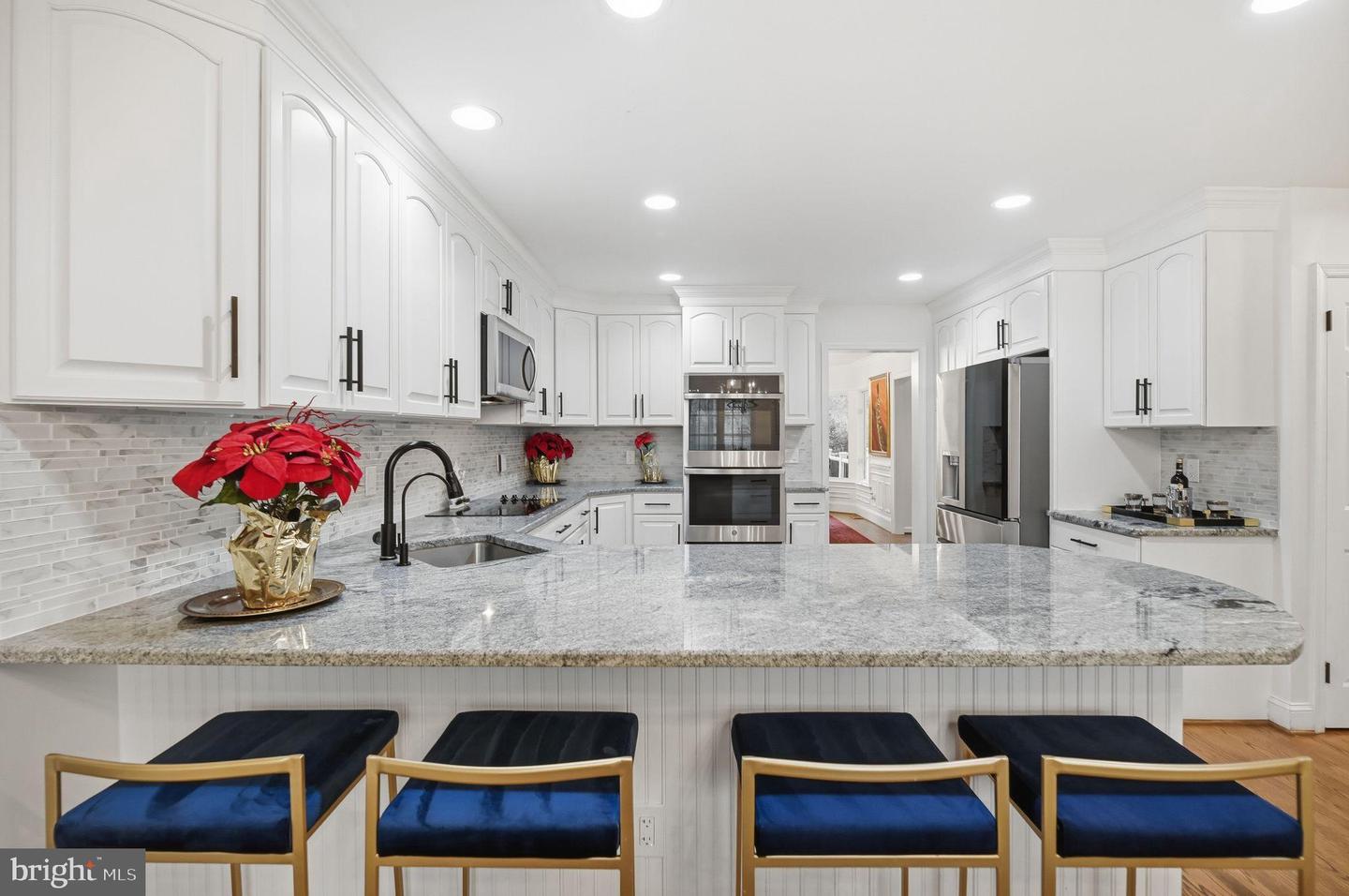 11728 STUART MILL RD, OAKTON, Virginia 22124, 5 Bedrooms Bedrooms, 12 Rooms Rooms,3 BathroomsBathrooms,Residential,For sale,11728 STUART MILL RD,VAFX2282934 MLS # VAFX2282934