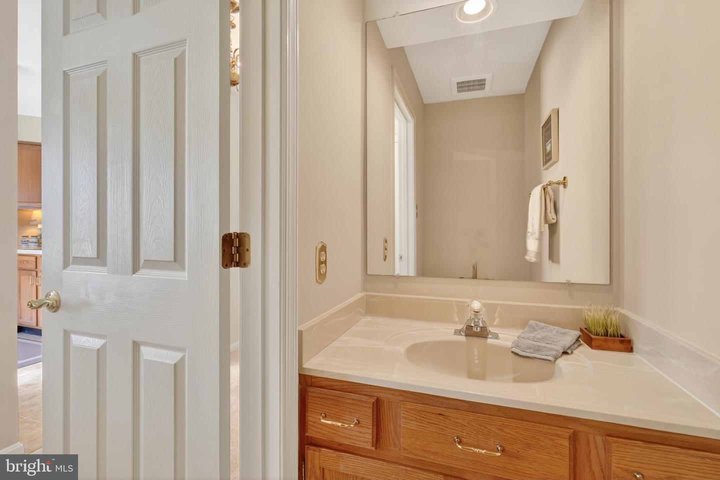 45590 WHITCOMB SQ, STERLING, Virginia 20166, 3 Bedrooms Bedrooms, ,2 BathroomsBathrooms,Residential,For sale,45590 WHITCOMB SQ,VALO2112590 MLS # VALO2112590