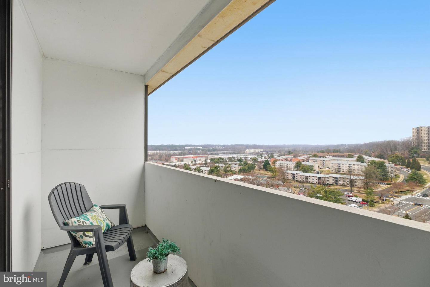 5911 EDSALL RD #904, ALEXANDRIA, Virginia 22304, 2 Bedrooms Bedrooms, ,2 BathroomsBathrooms,Residential,For sale,5911 EDSALL RD #904,VAAX2052658 MLS # VAAX2052658