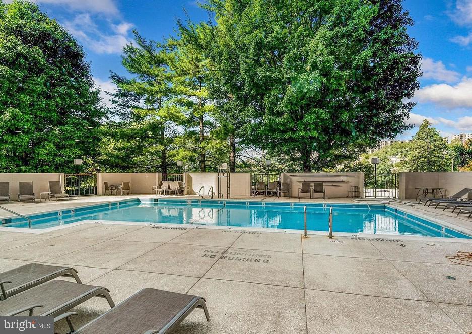 5911 EDSALL RD #904, ALEXANDRIA, Virginia 22304, 2 Bedrooms Bedrooms, ,2 BathroomsBathrooms,Residential,For sale,5911 EDSALL RD #904,VAAX2052658 MLS # VAAX2052658