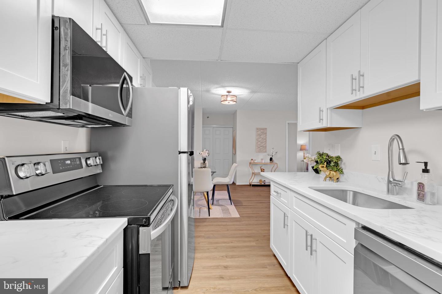 5911 EDSALL RD #904, ALEXANDRIA, Virginia 22304, 2 Bedrooms Bedrooms, ,2 BathroomsBathrooms,Residential,For sale,5911 EDSALL RD #904,VAAX2052658 MLS # VAAX2052658