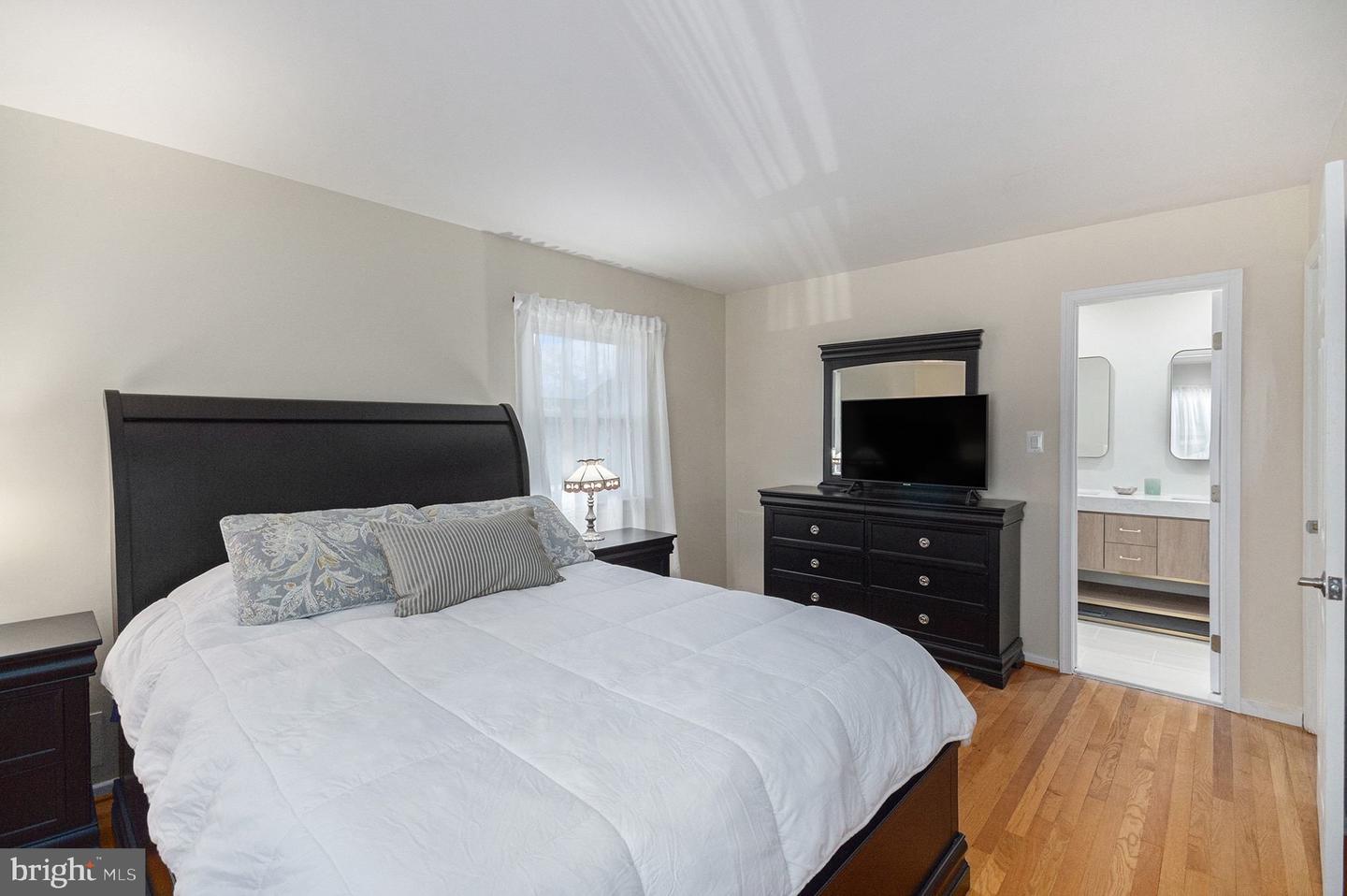 5015 STONE HAVEN DR, ANNANDALE, Virginia 22003, 5 Bedrooms Bedrooms, ,3 BathroomsBathrooms,Residential,For sale,5015 STONE HAVEN DR,VAFX2283456 MLS # VAFX2283456