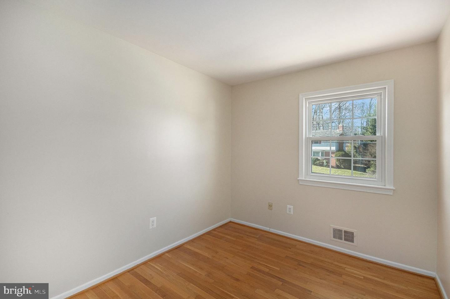 5015 STONE HAVEN DR, ANNANDALE, Virginia 22003, 5 Bedrooms Bedrooms, ,3 BathroomsBathrooms,Residential,For sale,5015 STONE HAVEN DR,VAFX2283456 MLS # VAFX2283456